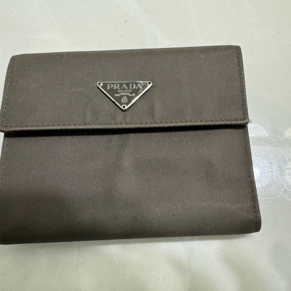 Prada compact wallet - Picture 1 of 4
